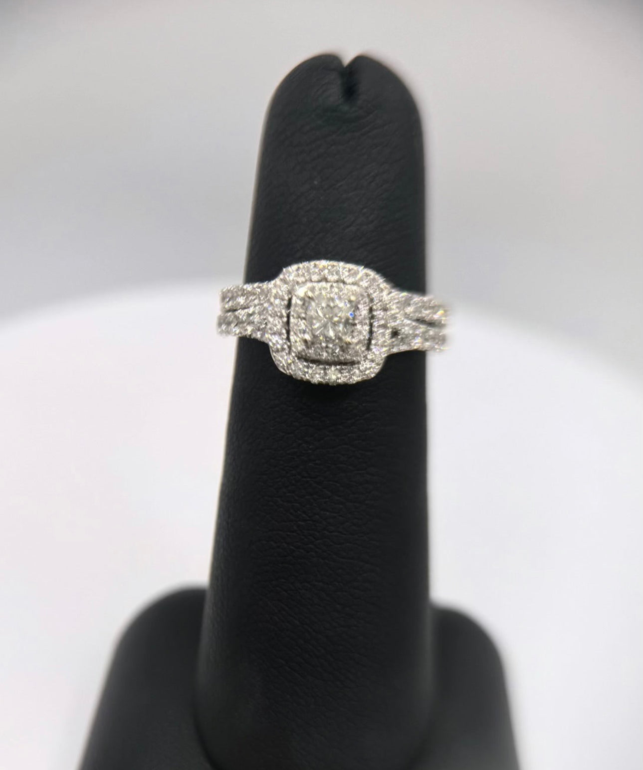 14k White Gold 0.25ct Princess Cut Diamond Halo ring