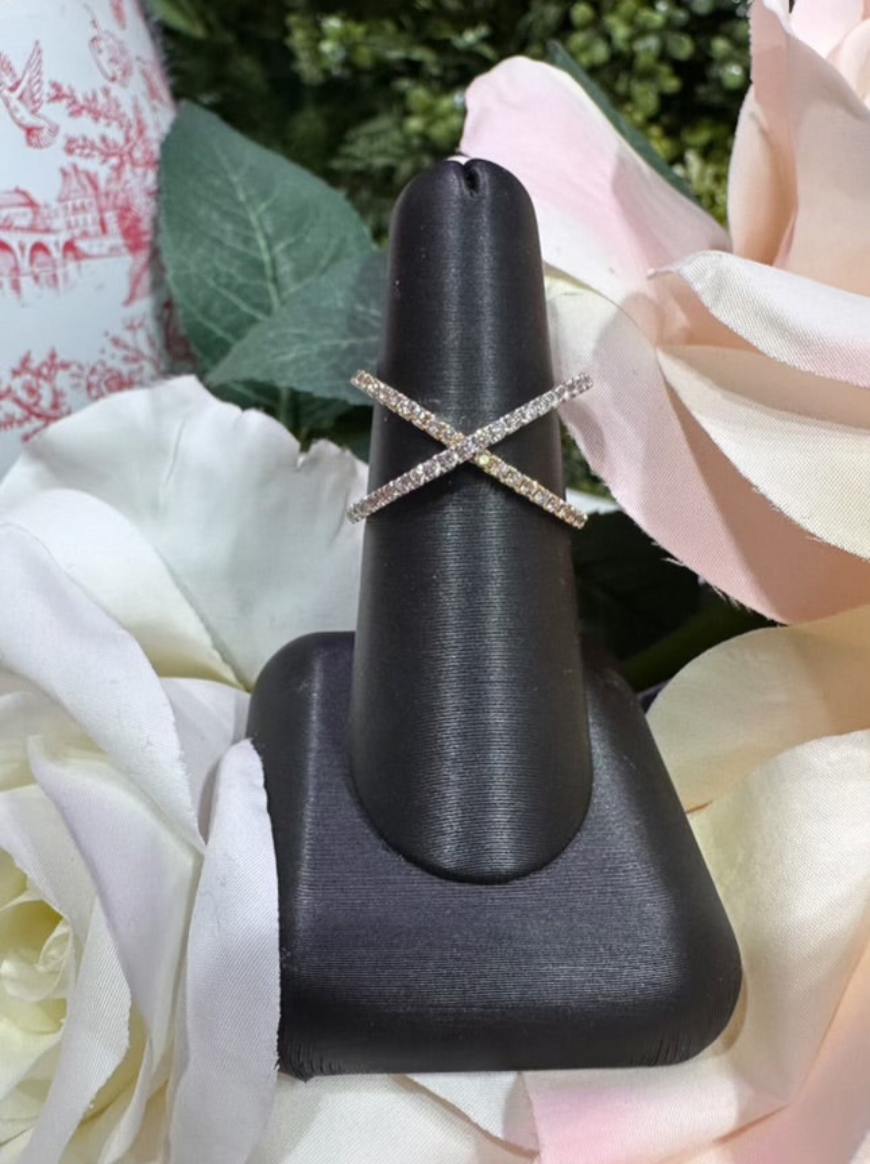 Fashion Ring two-toned Crisscross