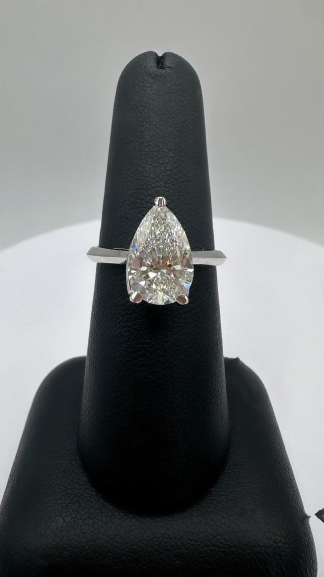 14K White Gold 2.5ct Lab Grown Pear Diamond Ring