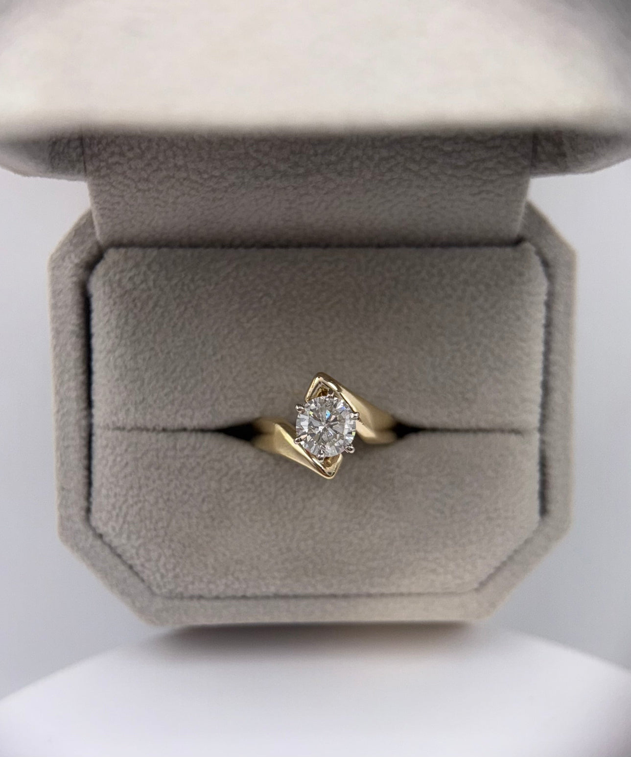 1ct Natural Round Engagement Ring